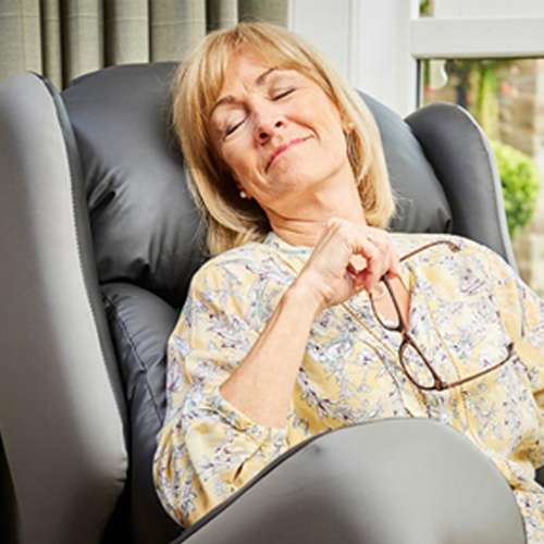 lady leaning back in lento chair