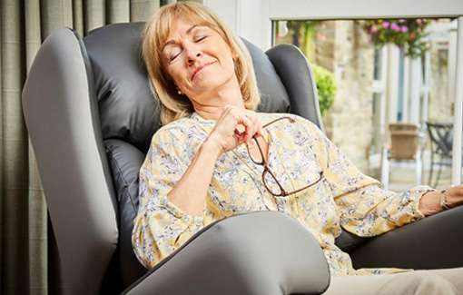 lady leaning back in lento chair