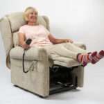 Heels over the bottom edge of the legrest