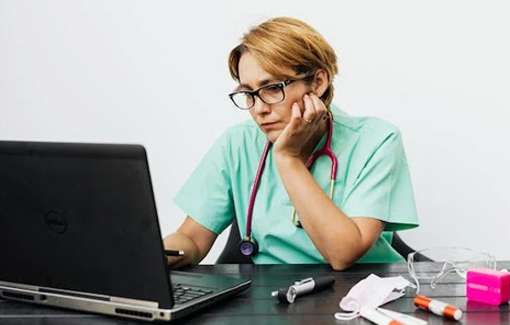 Nurse at laptop