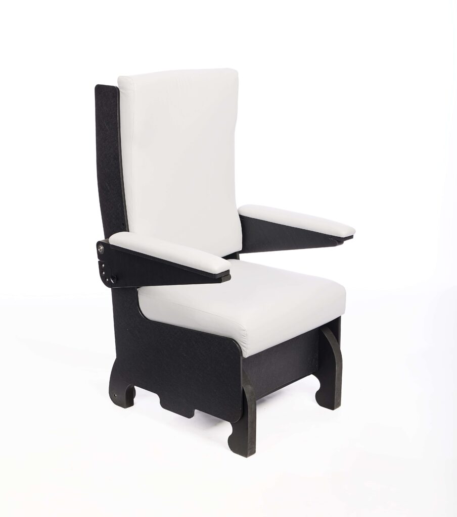 HiBack chair three quarter left