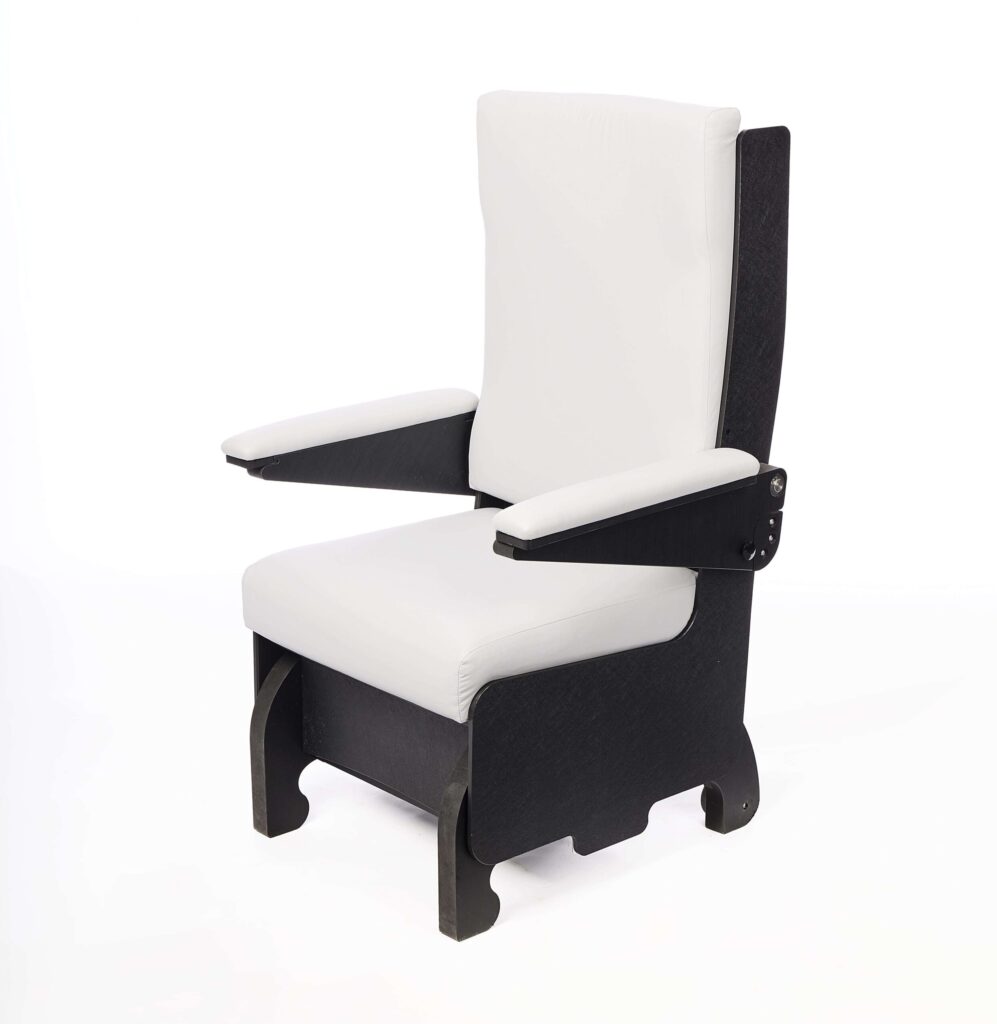 HiBack chair three quarter left