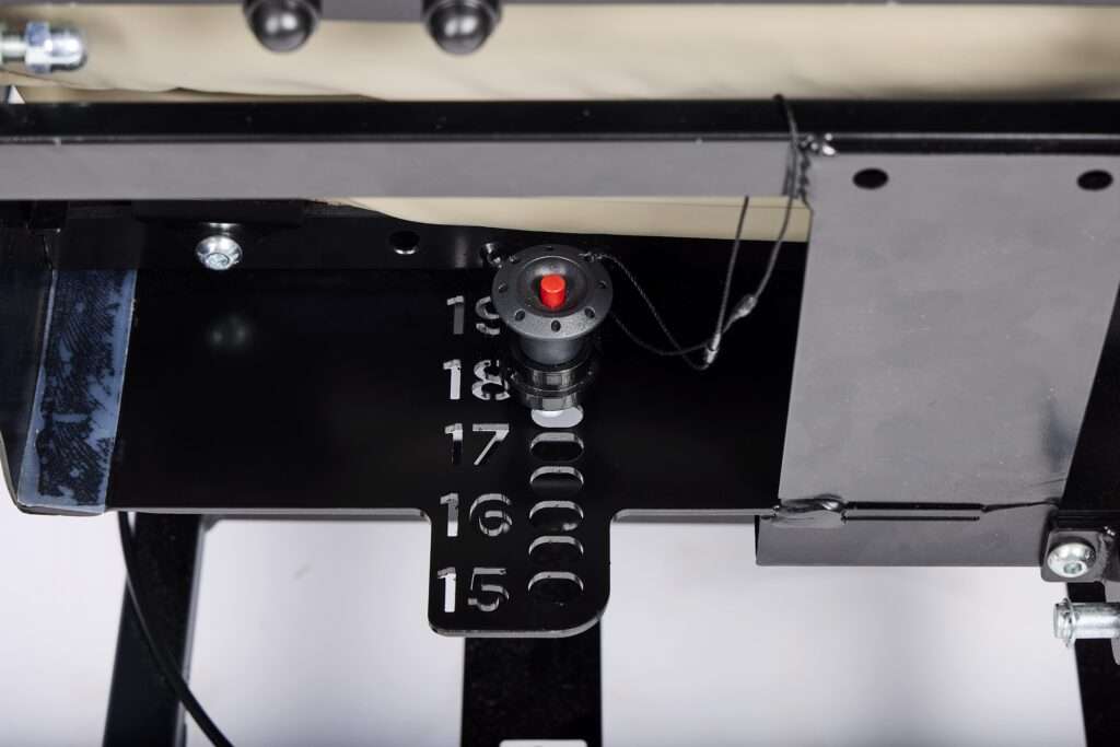 Toolless seat size adjustment