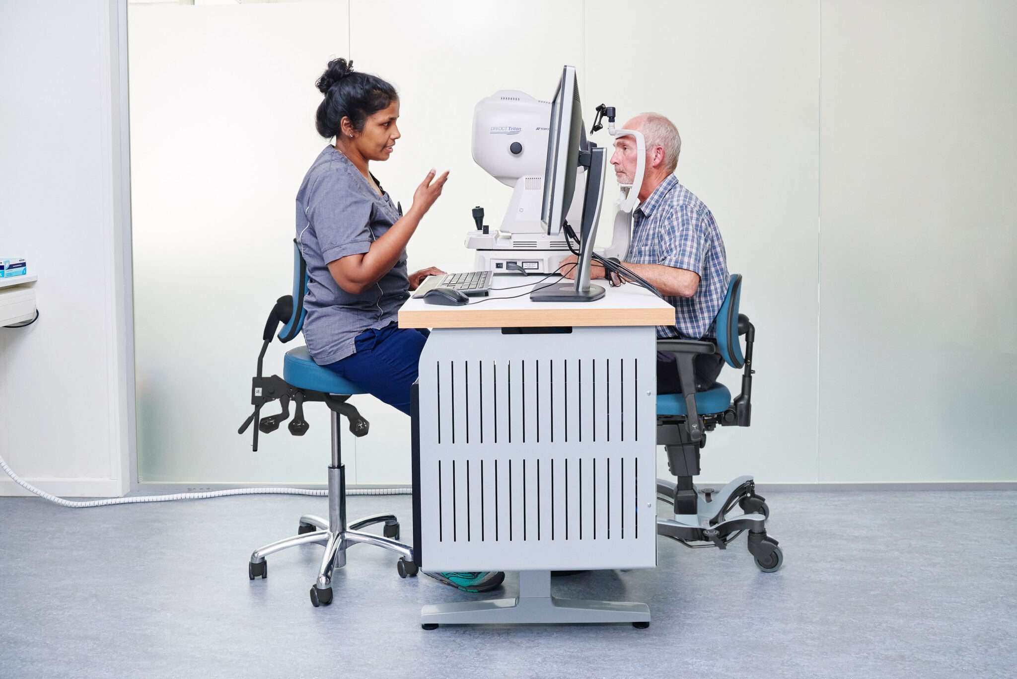 Best Chairs for Ophthalmology Clinics